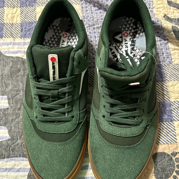 Airwalk Men's Green Sneakers - Picture 1 of 4